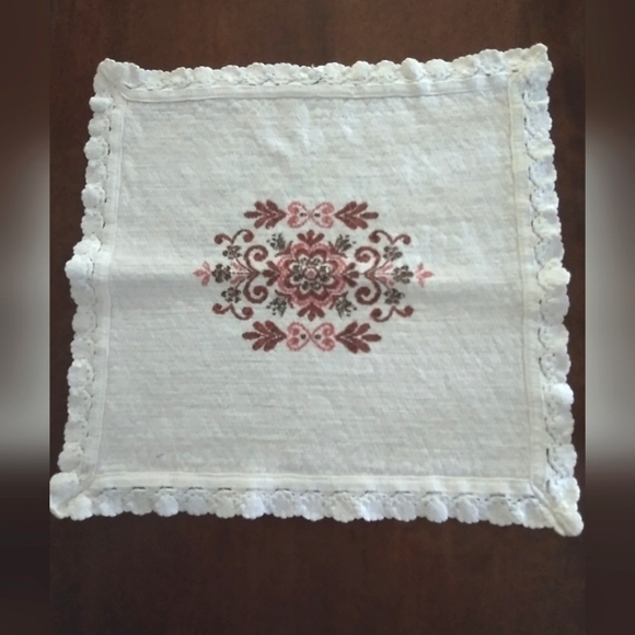 Set of 3 Embroidered Table Linens Imported from Austria - Picture 2 of 10